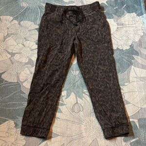 Cloth & Stone Brown Leopard Print Joggers